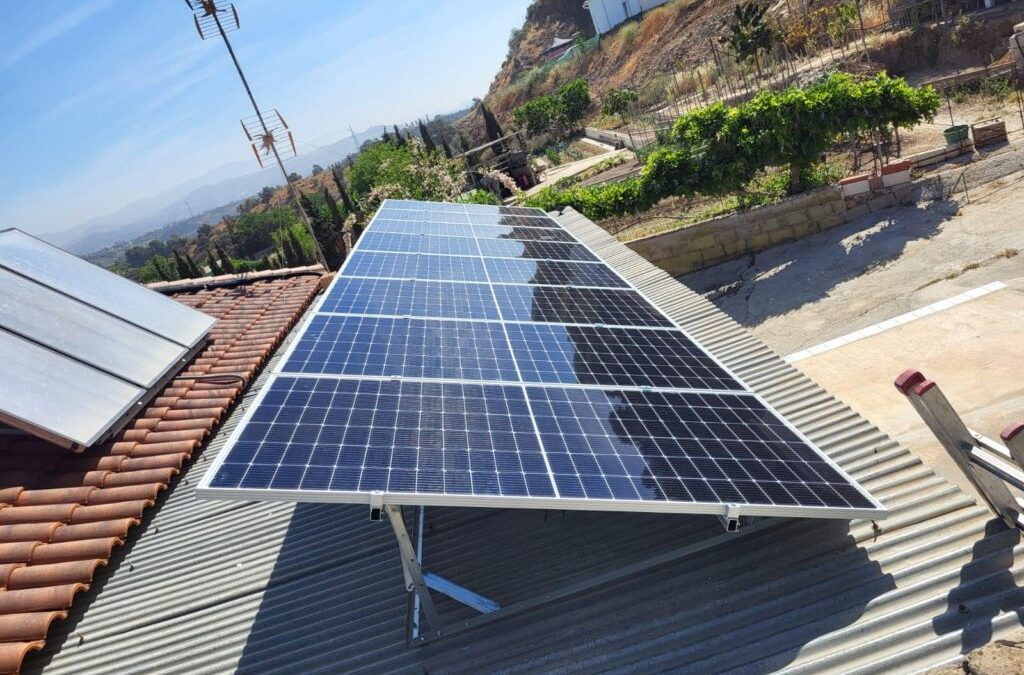 Instalación fotovoltaica aislada con batería en Doña Ana (Málaga)